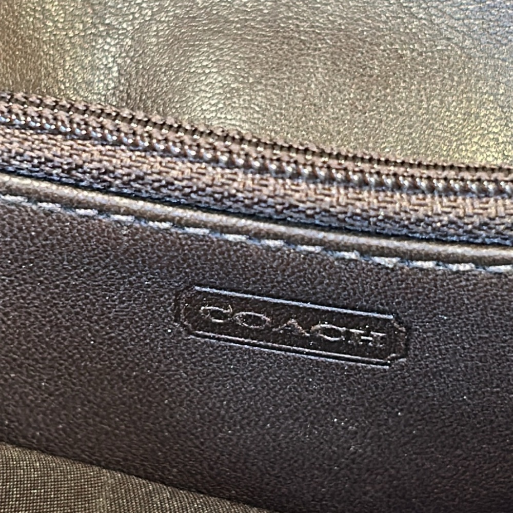 NWOT Coach leather keychain never used classic wallet - Picture 13 of 16